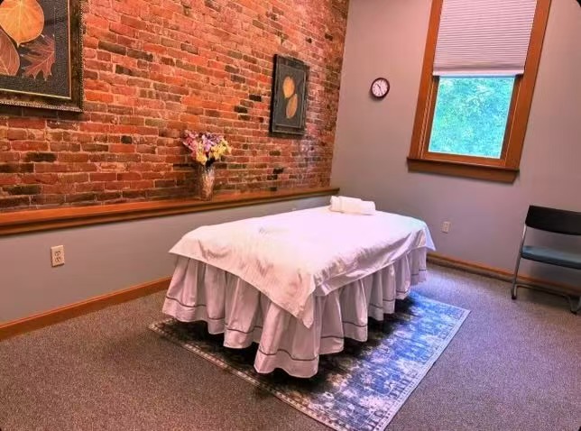 Sunshine Spa massage room
